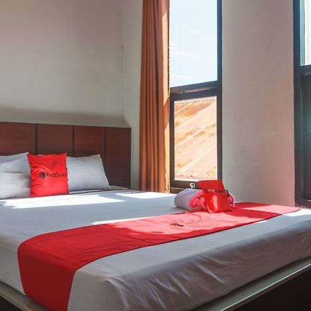 Отель Reddoorz Near Jalan Sudirman Padang Экстерьер фото