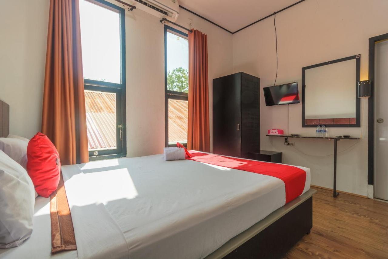 Отель Reddoorz Near Jalan Sudirman Padang Экстерьер фото